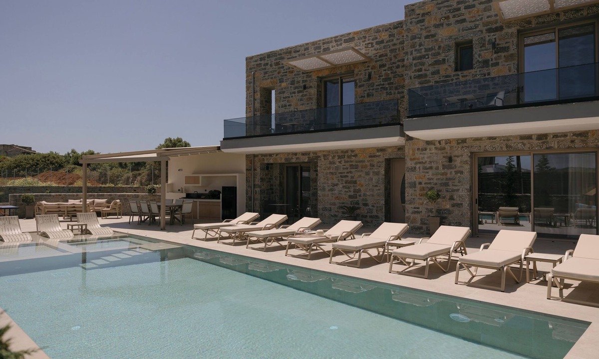 Stavromenos Villa | Rose Villa, Heated Pool, Gym & Family Play Areas