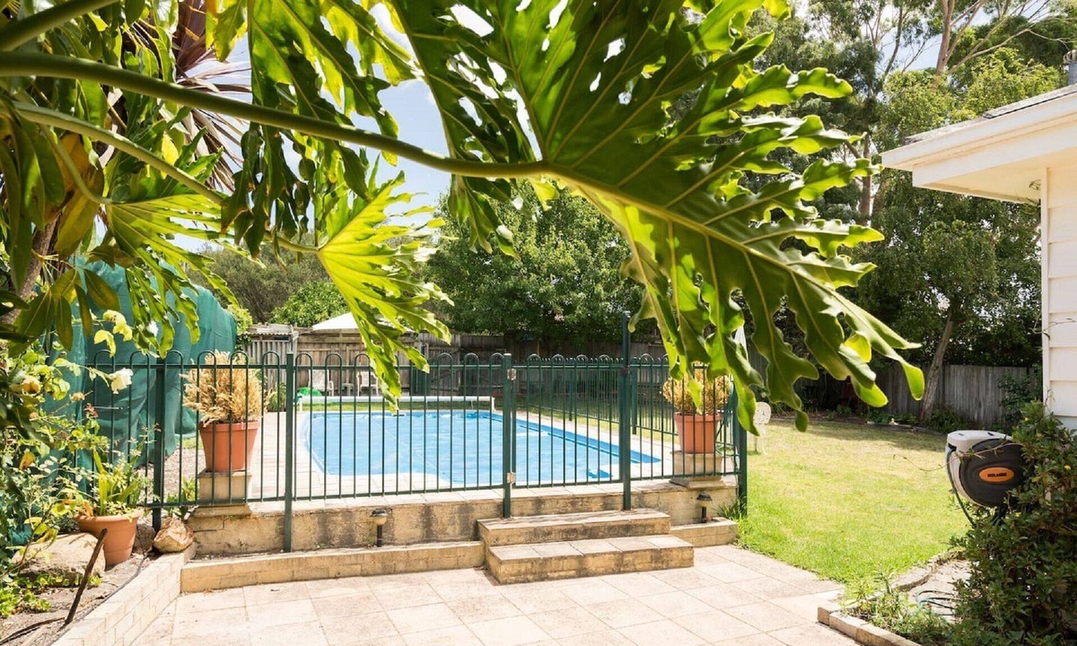 Rosebud House | Rosebud Sea Central Holiday Destination with Outdoor Pool