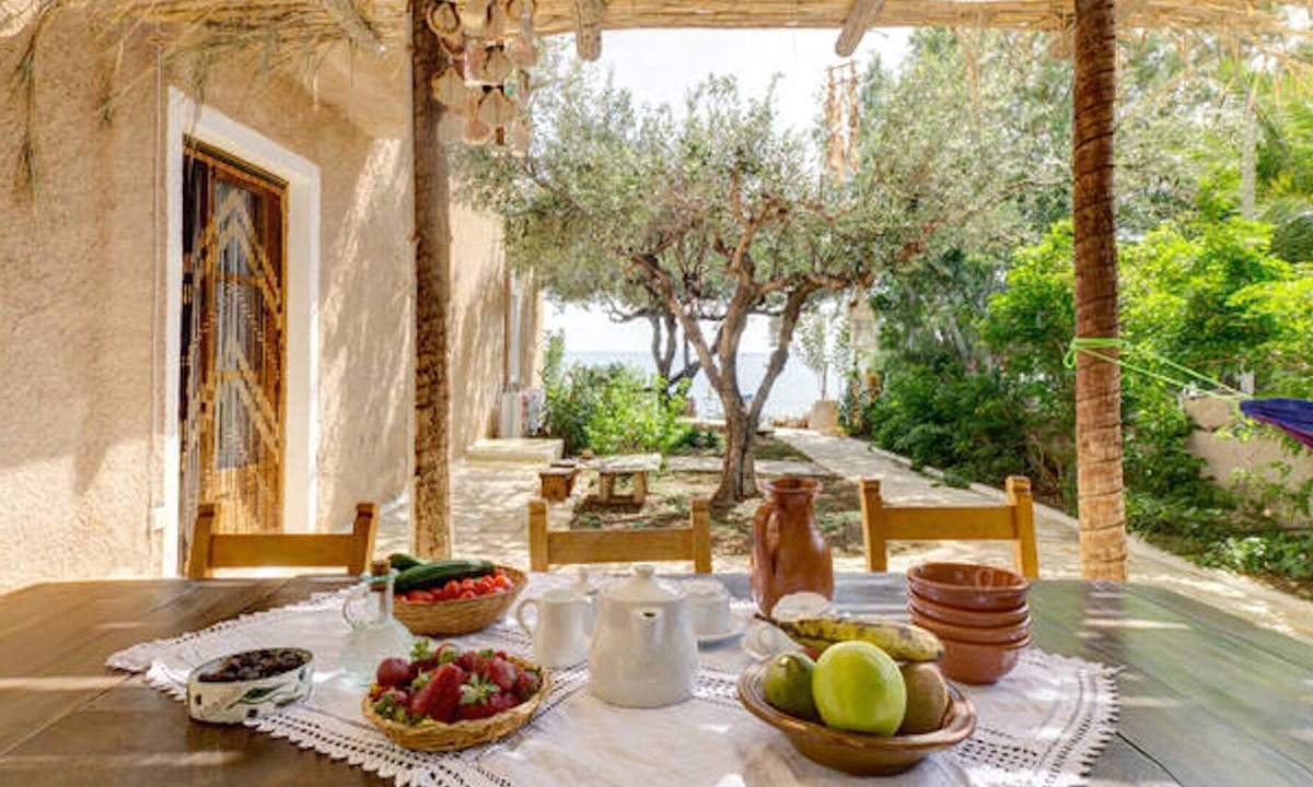 Pilalimata House | Sandy beach & sea view garden : : Mesodokia home with high-speed WIFI 55 Mpbs