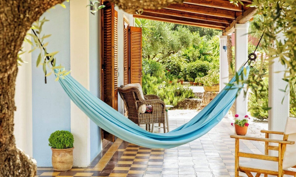 Vasilikos Cottage | Self catered Daphnes cottage #1 with large veranda and garden near the beach.