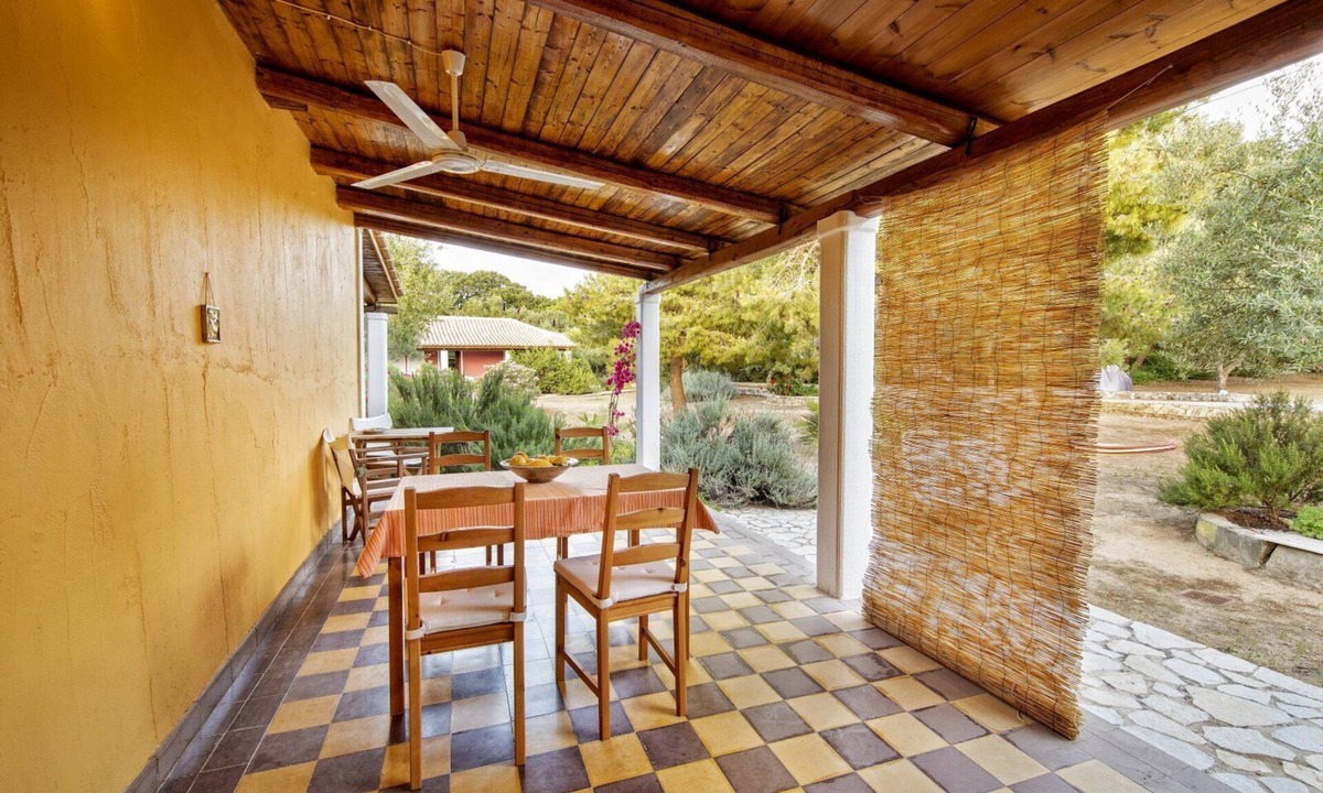 Vasilikos Cottage | Self catered Daphnes cottage #3 with large veranda and garden near the beach.