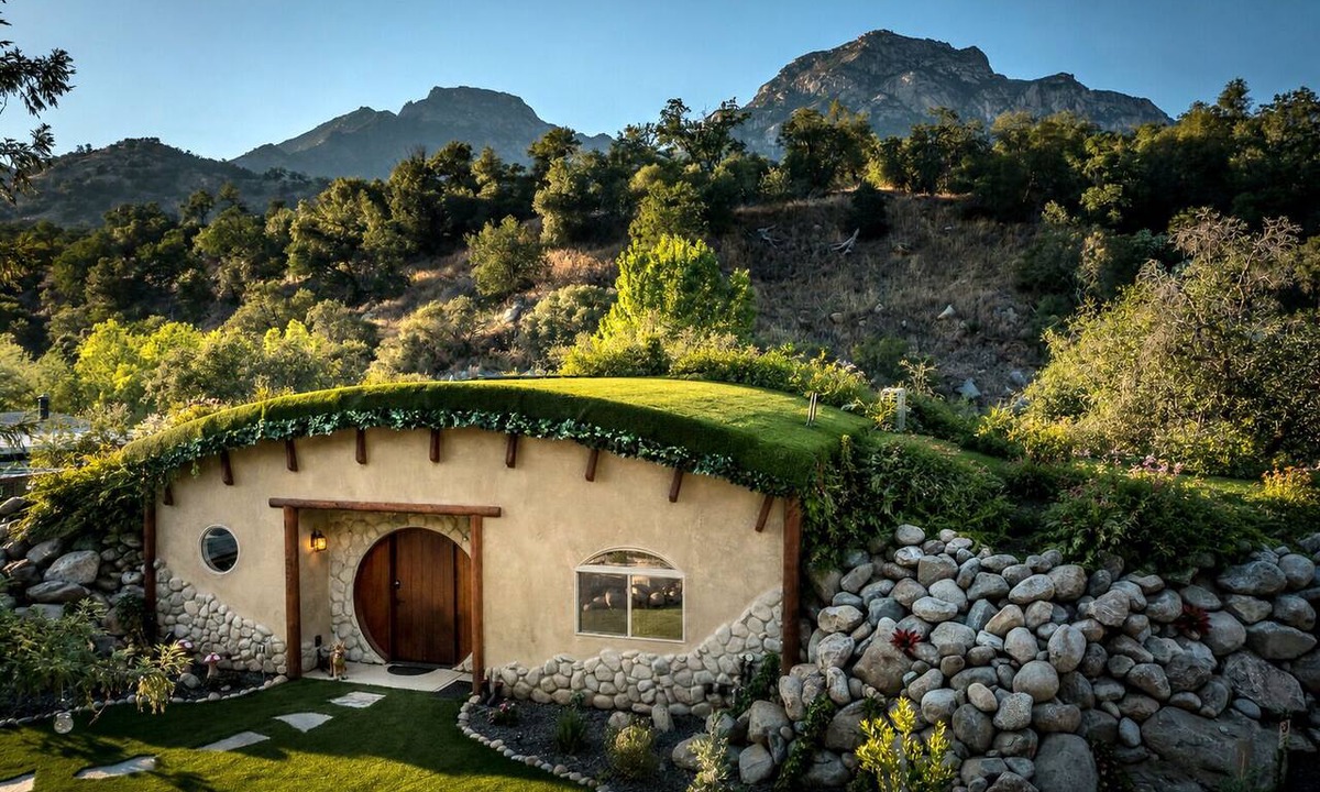 Three Rivers House | Sequoia Haven Hole - Whimsical Earthberm FairyTale, Riverfront. 1 min to Sequoia