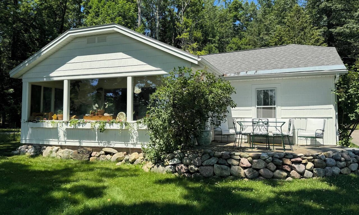 Forest Beach Cottage | Serene 3-bedroom cottage, a children's paradise, in welcoming Harbor Springs.
