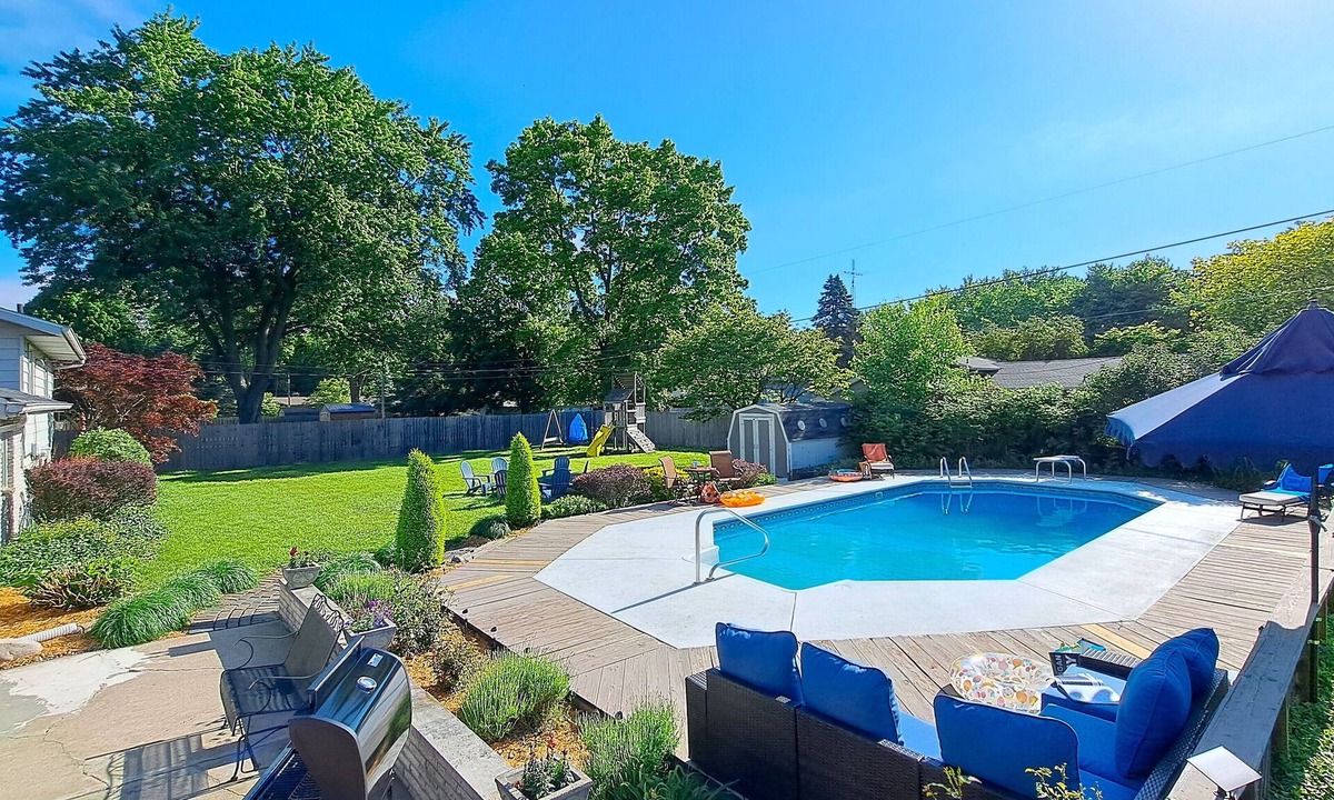 Stevensville House | Serene home POOL OPEN JUNE 1 large fenced yard