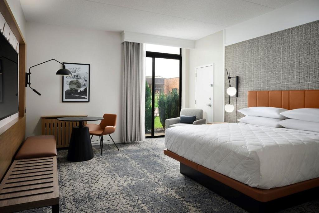 Grand Rapids Hotel | Sheraton Grand Rapids Airport Hotel