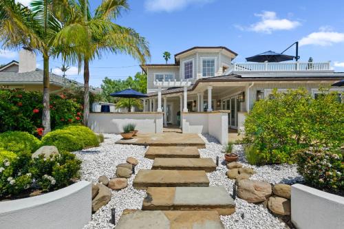 The Mesa Villa | Shoreline Splendor by Paradise Retreats
