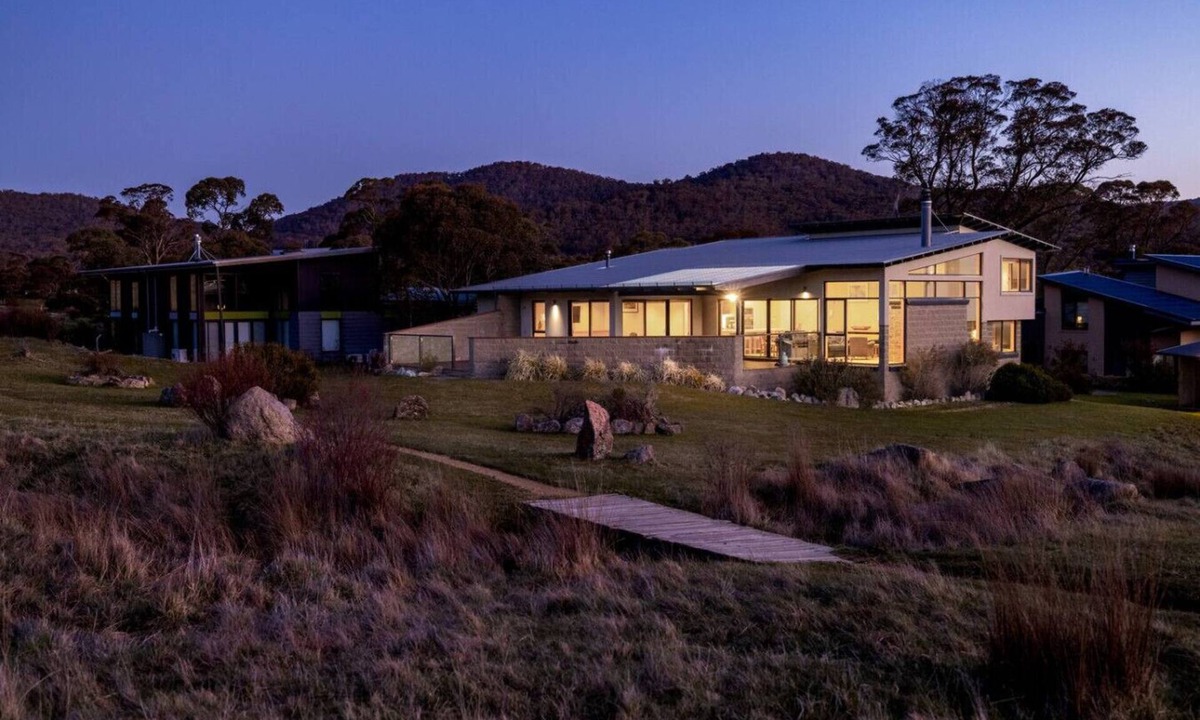 Lake Crackenback Ski Chalet | Silvercloud Chalet | Crackenback | Massive chalet