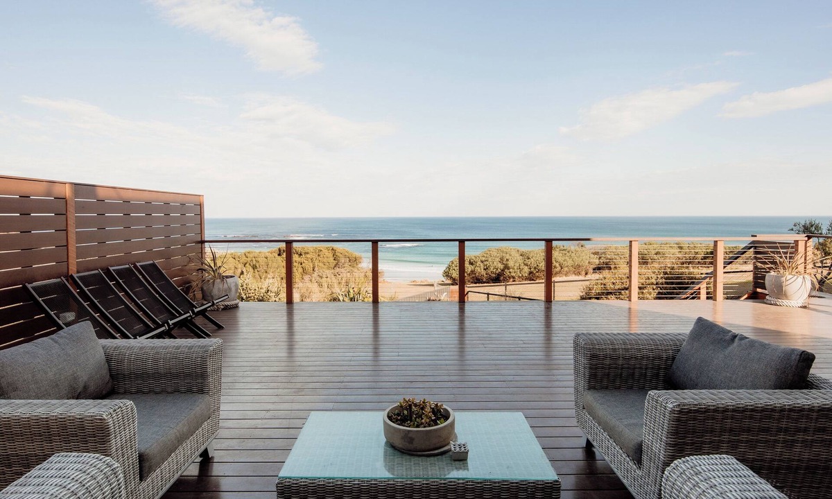 Smiths Beach House | Smiths Beach Phillip Island - right on the beach. Waikiki Beachfront.