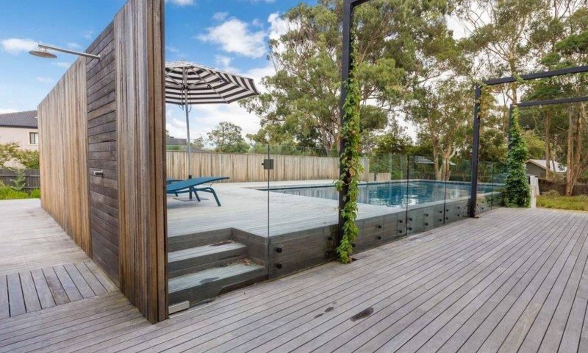 Somers House | Somers beach house, walk across the road to the beach, huge pool, general store