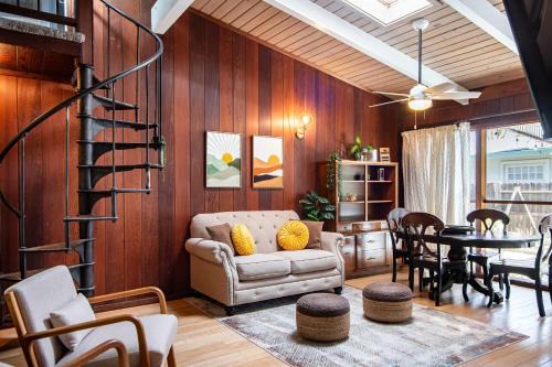 Central Davis House | Spacious 4BR Backyard Oasis with BBQ Near UC Davis