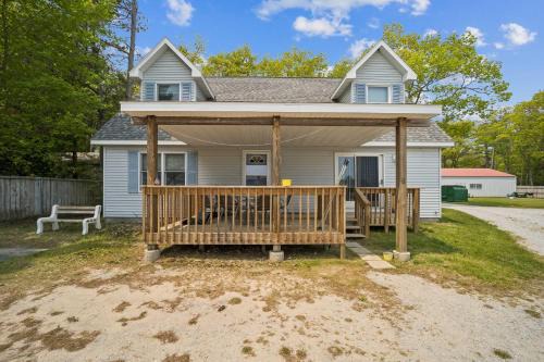 Greenbush Apartment | Spacious 4BR Lakefront Cottage - Perfect for Groups