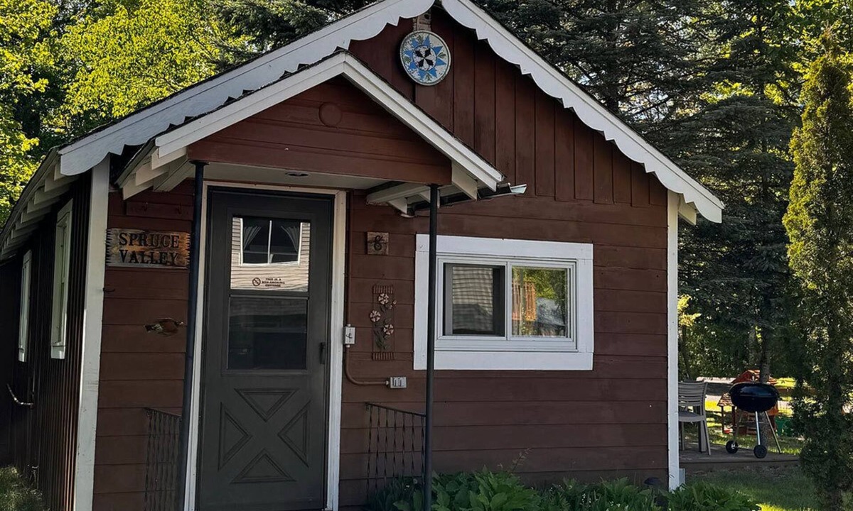 Ontonagon Cottage | Spruce Valley Cottage at Miller's Cottages