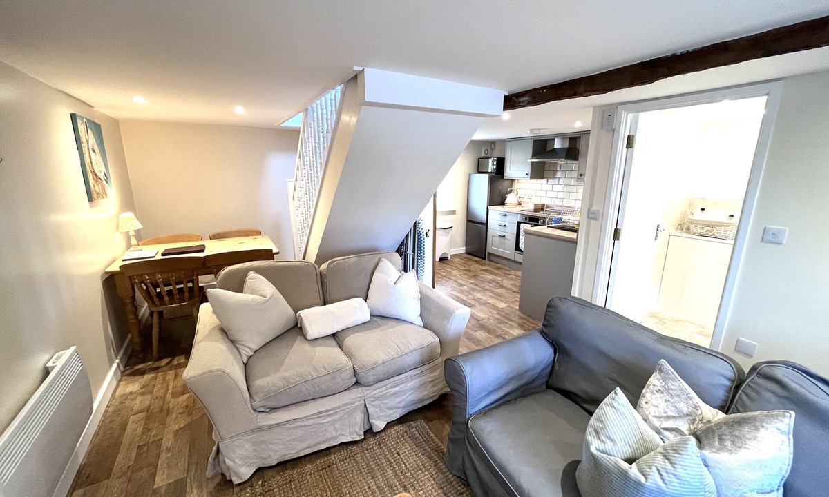 Wickhamford Cottage | Stable Cottage - sleeps 4 guests in 2 bedrooms