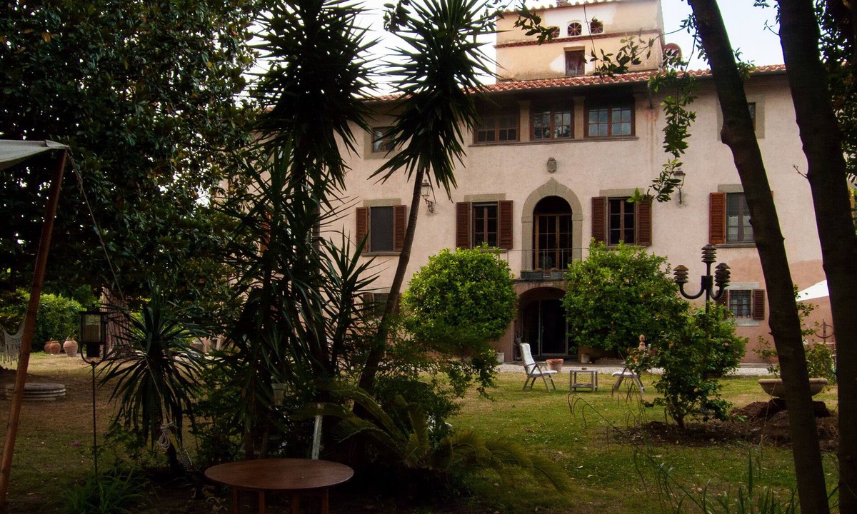 Avane Apartment | Stay, think and relax. Classic layout. 15' drive from Pisa, Lucca and the beach.