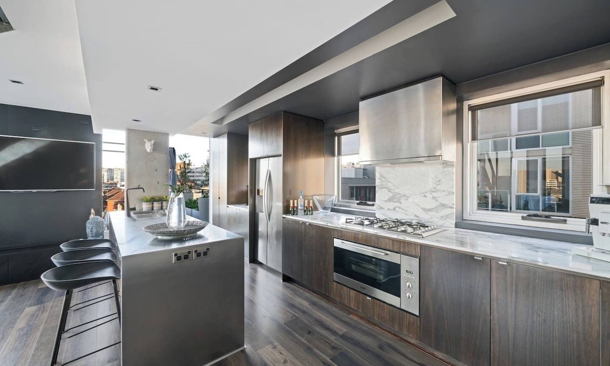 East Melbourne Apartment | Stellar| Lux Living, Pool & Gym