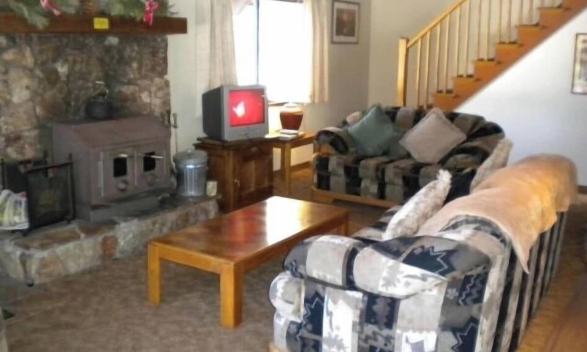 Tahoe Paradise Cabin | Steps from Upper Truckee River 15 Min to Heavenly