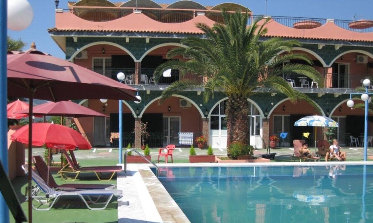 Parelia Apartment | Studio, Shared Pool Within Easy Reach Of Beaches and near Aqualand waterpark