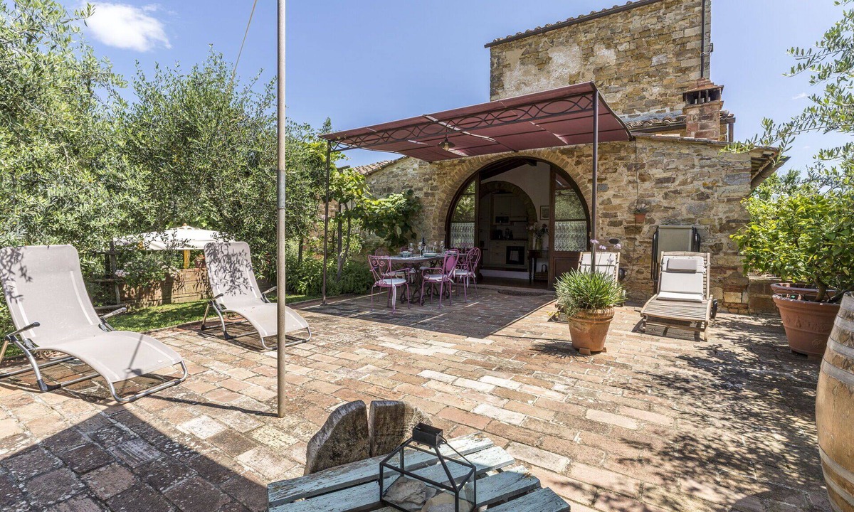Castellina in Chianti Villa | Stunning private villa with WIFI, pool, A/C, TV, veranda and panoramic view, close to San Gimign.