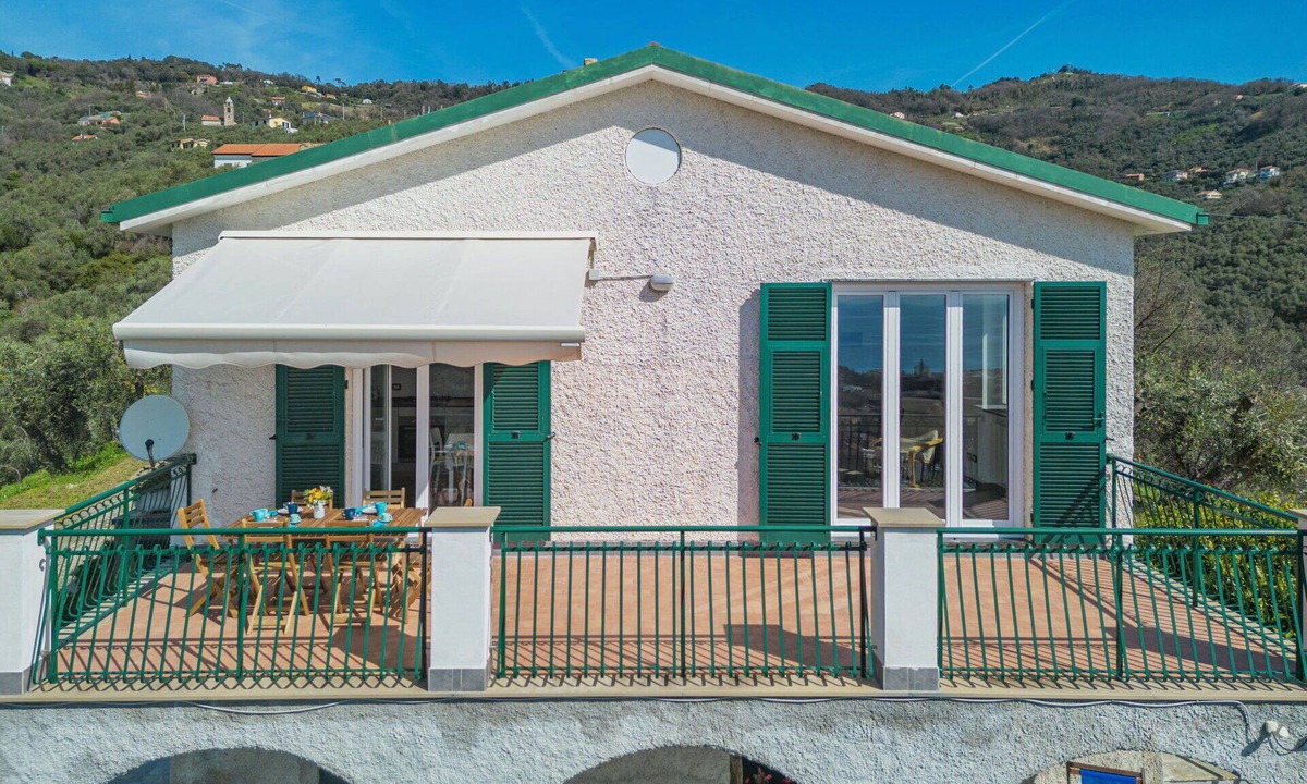 Moneglia House | Stunning private villa for 6 guests with WIFI, A/C, TV, patio and pets allowed