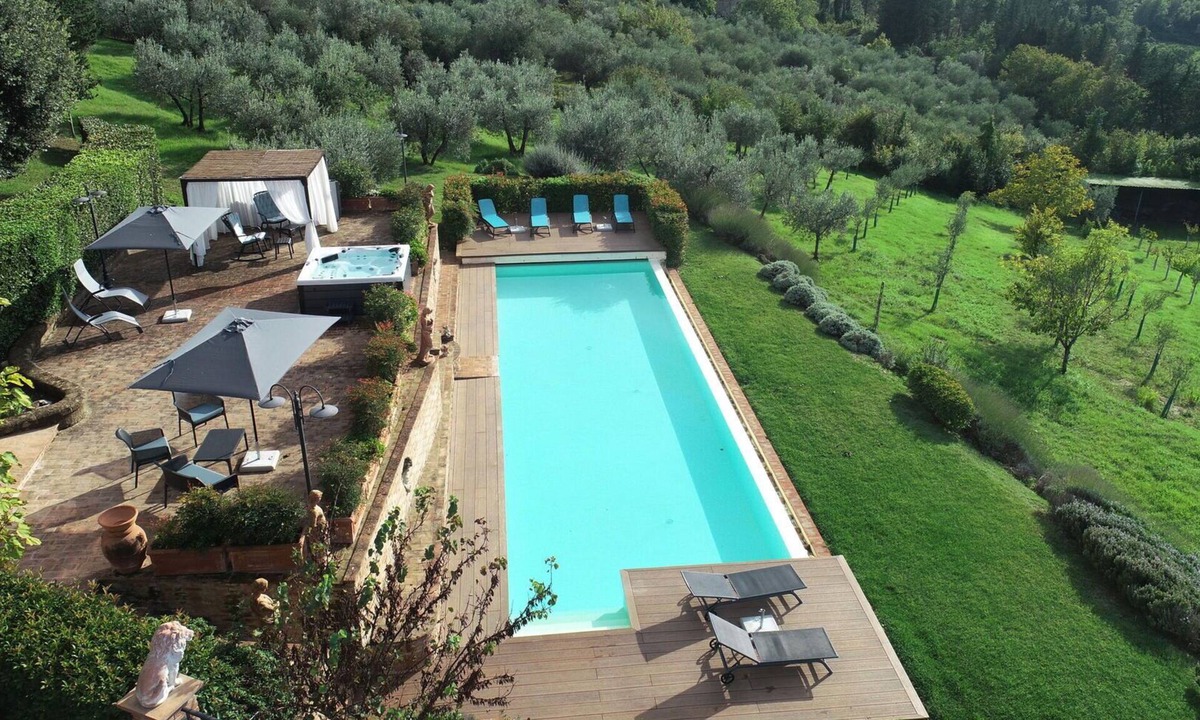 Certaldo Villa | Stunning private villa with hot tub, private pool, A/C, WIFI, TV, patio, close to San Gimignano