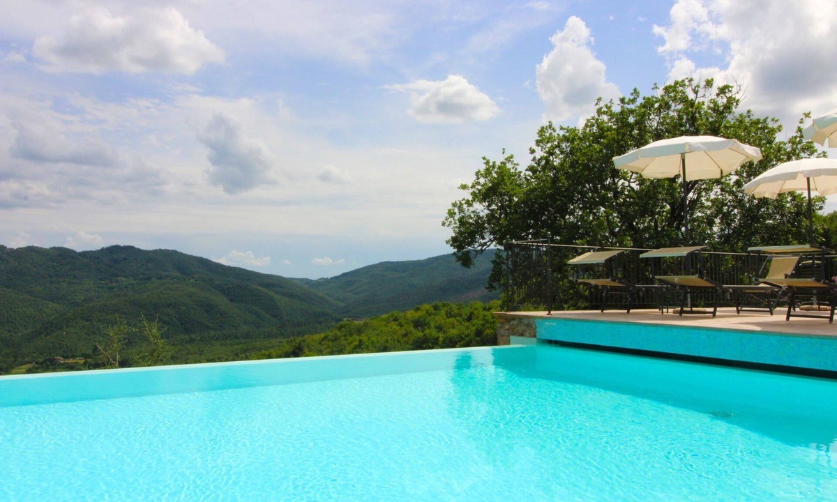 Pieve al Bagnoro Villa | Stunning private villa for 20 guests with WIFI, private pool, TV, terrace and pets allowed