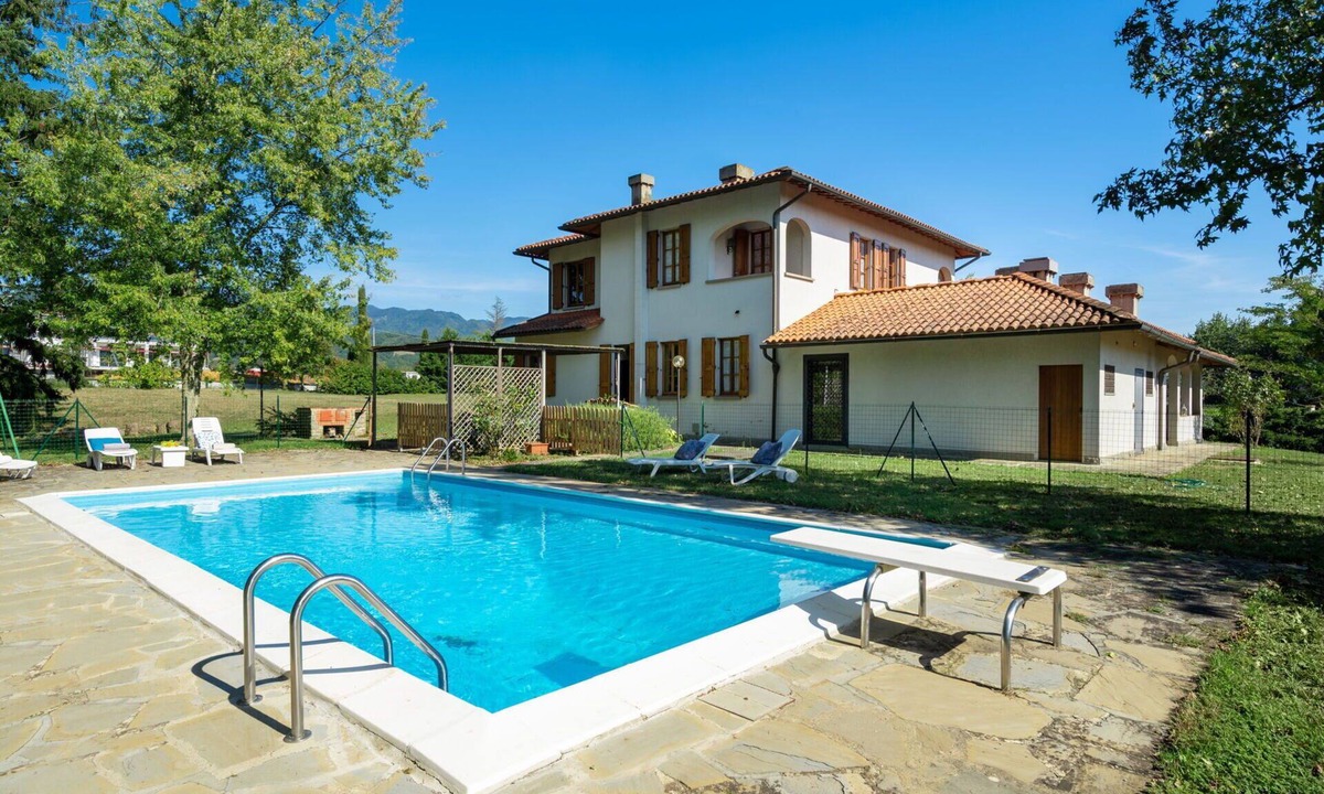 Vicchio Villa | Stunning private villa for 8 people with private pool, WIFI, TV, patio and panoramic view