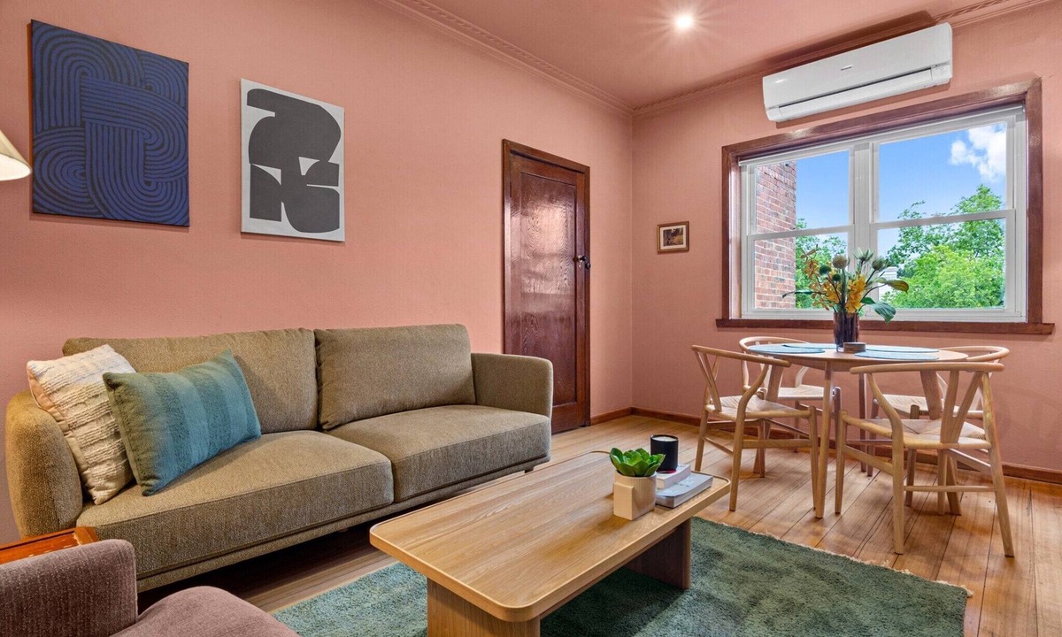 East Melbourne Apartment | Stylish 1 Bed Apartment in East Melbourne