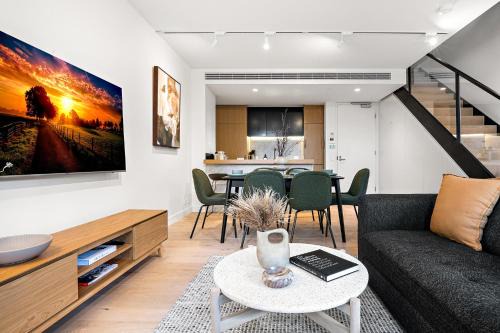 Fitzroy House | Stylish 3-Bed Townhouse in Vibrant Fitzroy