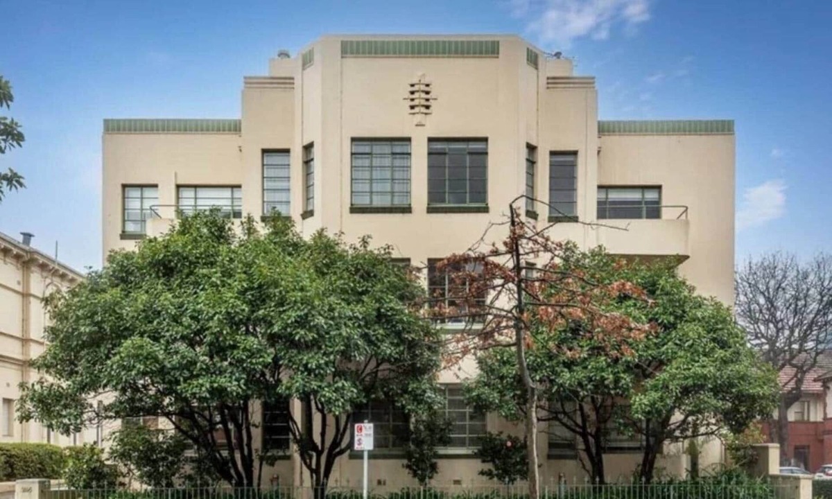 East Melbourne Apartment | Stylish Comfort on the Park