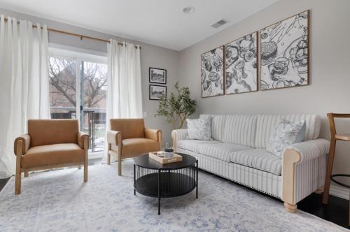 Royal Oak Apartment | Stylish Downtown 2BR Luxury Comfort and Views