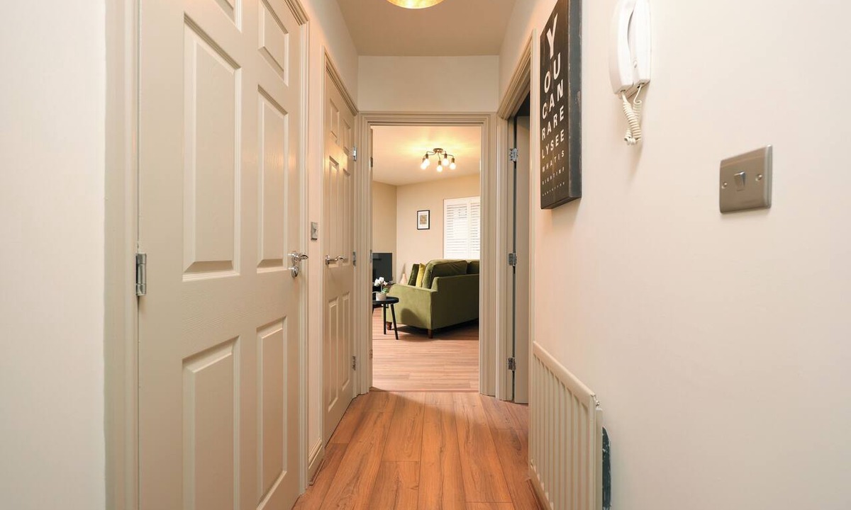 Malmesbury House | Stylish Flat With Sofa Bed in Malmesbury