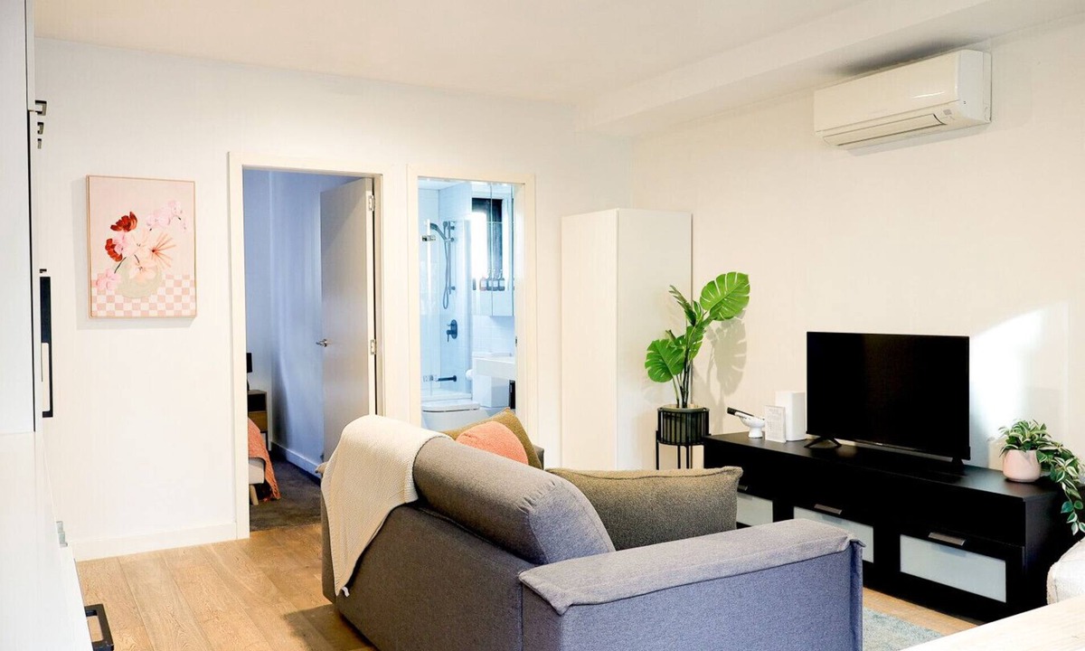 East Melbourne Apartment | Stylish Inner-City Apartment | Near MCG