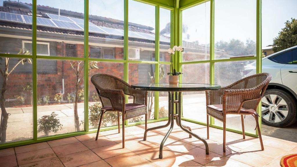 Cowes House | Sunshine Retreat Villa 4