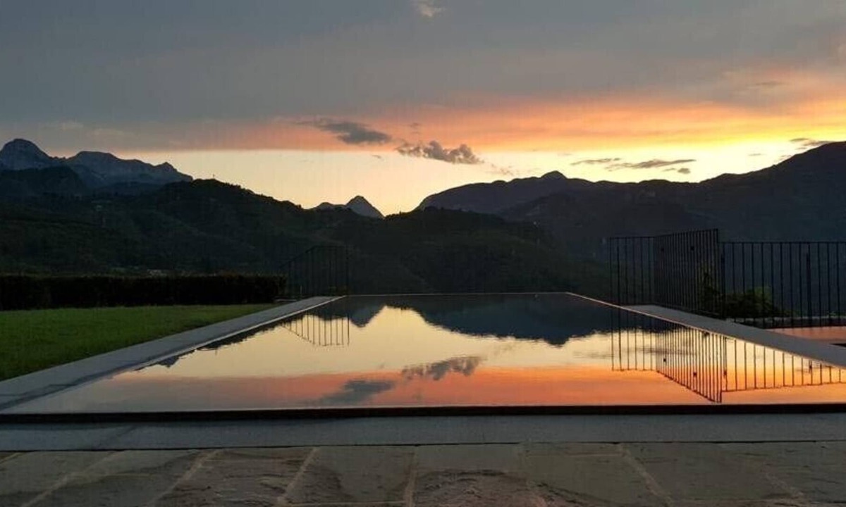 Castelnuovo di Garfagnana Villa | Superb villa with panoramic views of the Tuscan hills with infinity pool and sun terrace