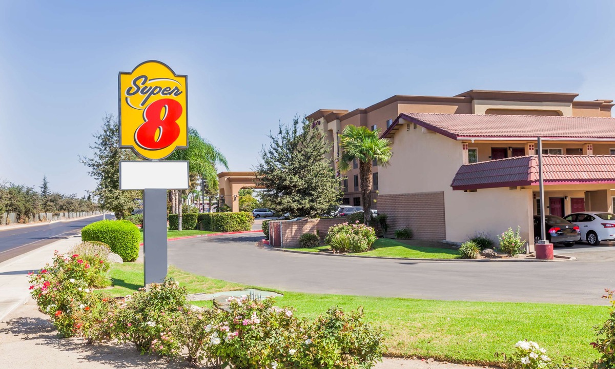 Visalia Hotel | Super 8 by Wyndham Visalia
