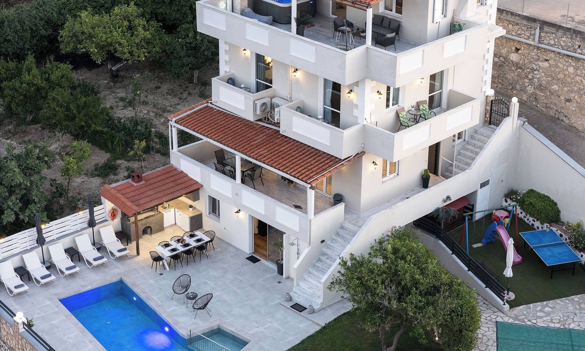 Kirianna Villa | Superb Villa with Private Pool, Jacuzzi, Gym & Sauna - 10m drive from Beach