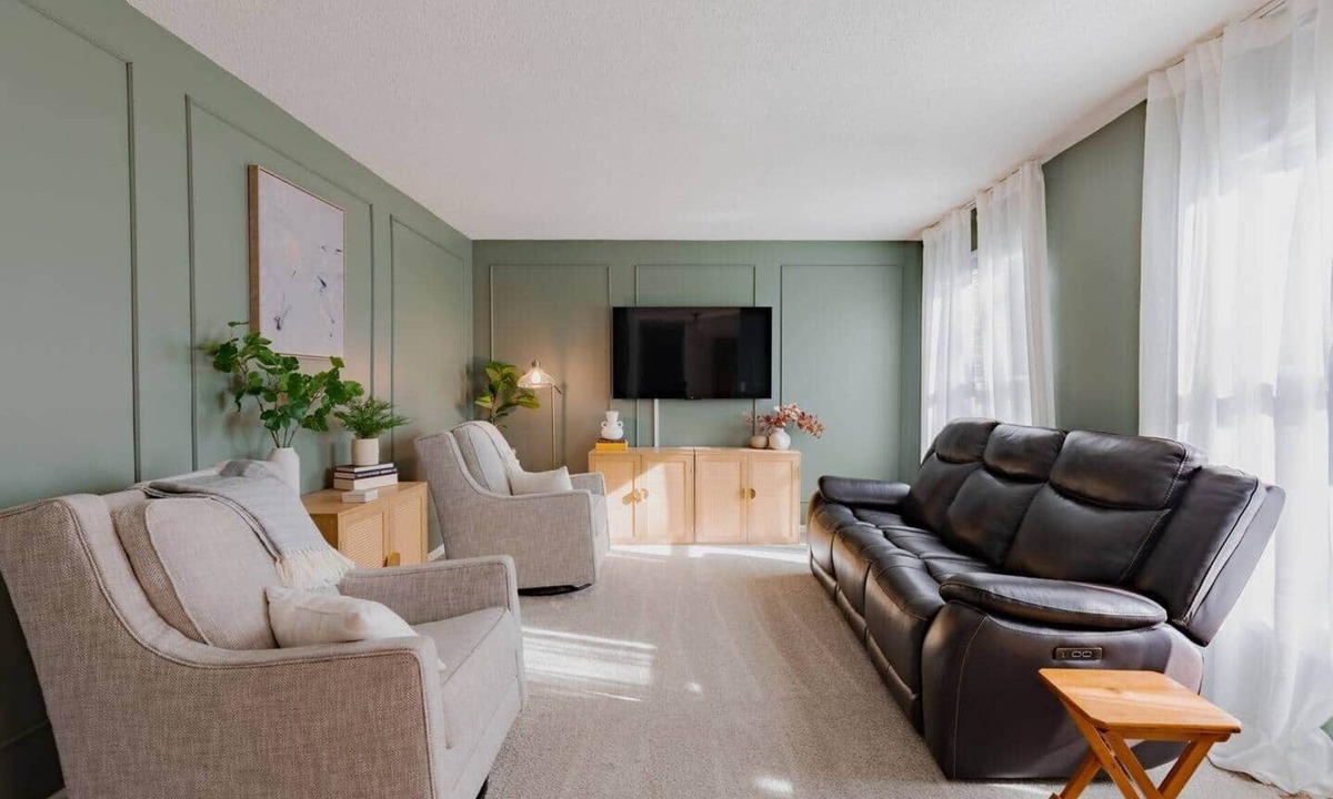 Midland House | Sweet Retreat | King Rooms