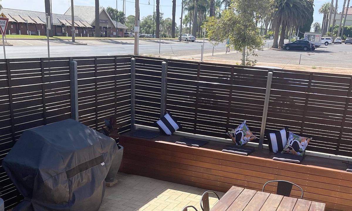 Mildura Central Business District House | TEKIELA On Lime Holiday House
