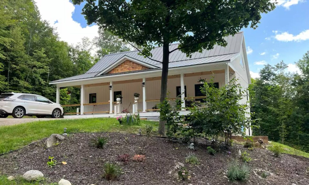 Traverse City House | The butterfly House in Traverse City MI, and edge of beautiful Leelanau county