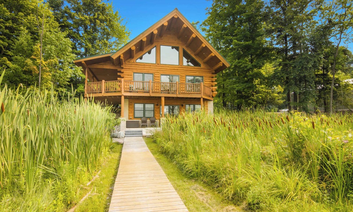 Bellaire House | The Clam Shell | Hot Tub | Water Front | Kayaks