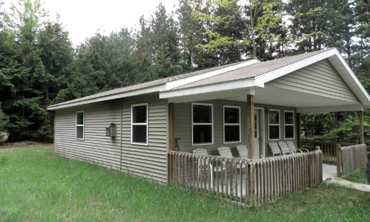 Boon Cabin | The Lazy Acorn Cabin in Boon, MI