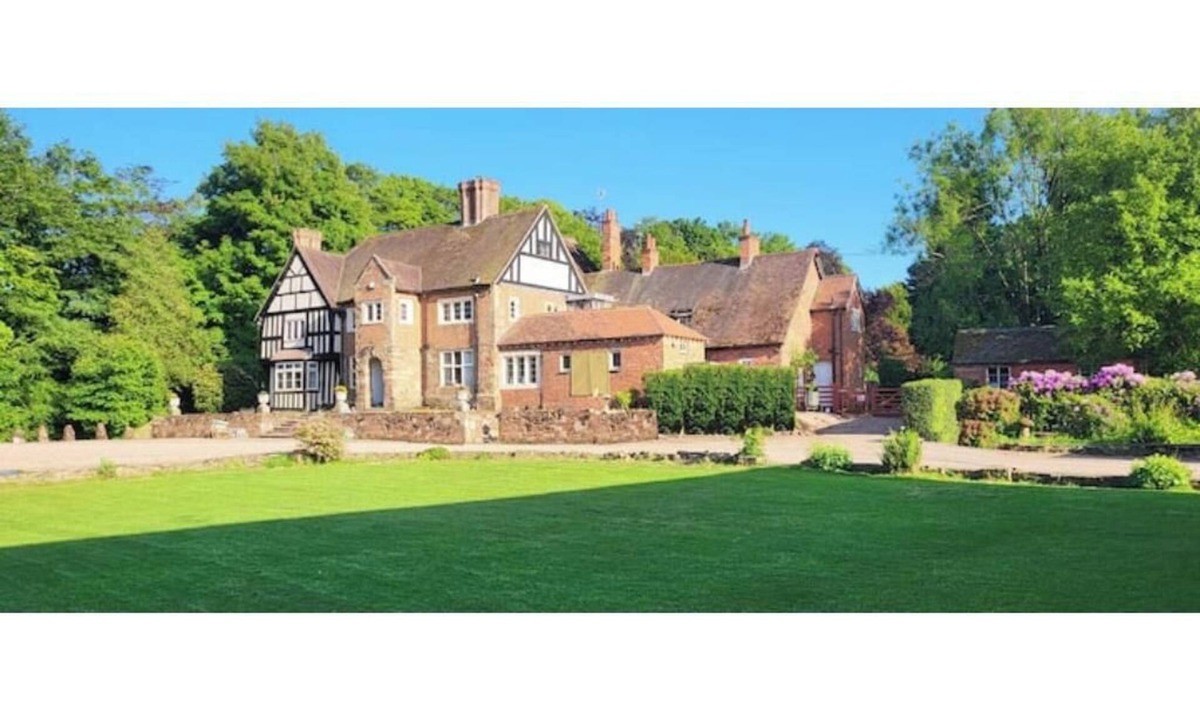 Whitney-on-Wye House | The Lodge and Gardener's Cottage at Historic Fairfield Court