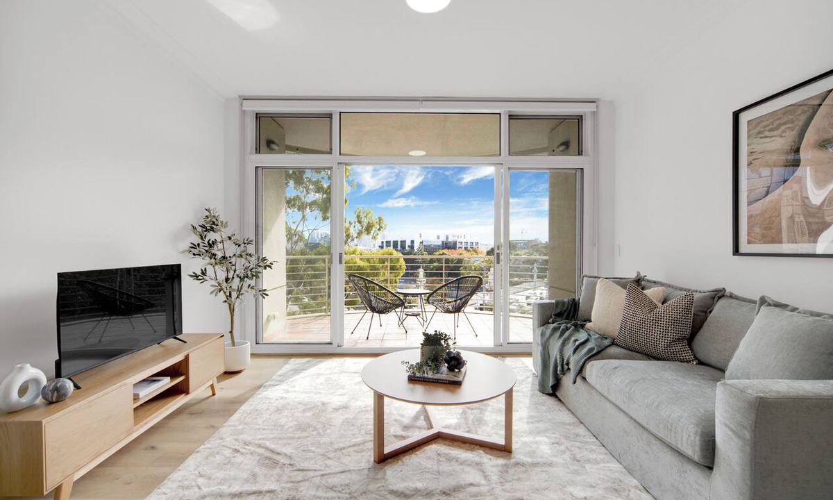 South Yarra Apartment | The Lookout - City and Rivers Views - by Ready Set Stay