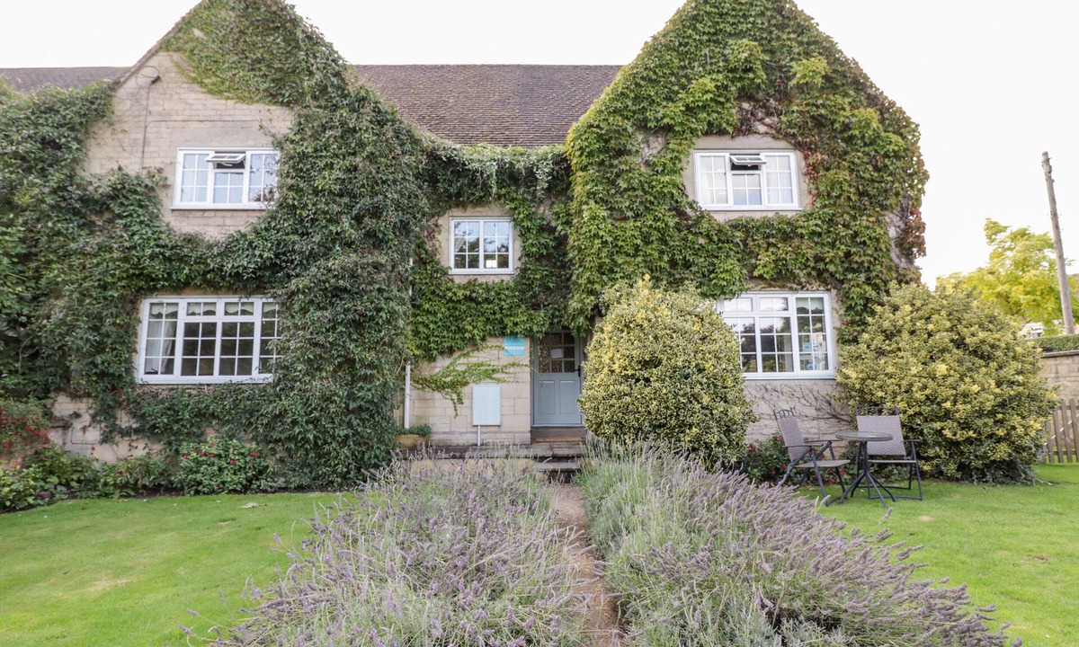 Blockley Cottage | THE MALINS, pet friendly, character holiday cottage in Blockley