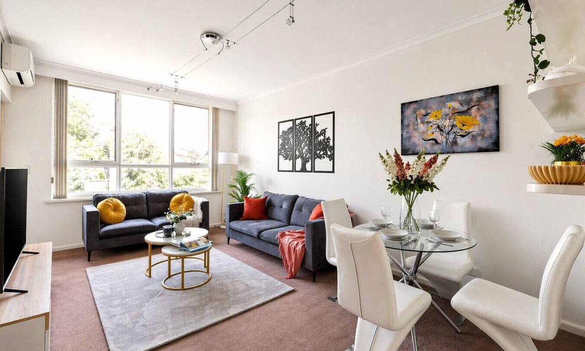 St. Kilda East Apartment | The Meadow Gardens Oasis