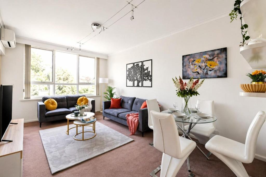 St. Kilda East Apartment | The Meadow Gardens