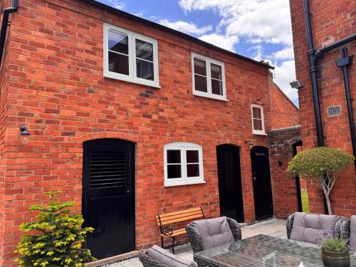 Astwood Bank Apartment | The Old Coach House - A beautifully renovated detached coach house in the centre of Astwood Bank