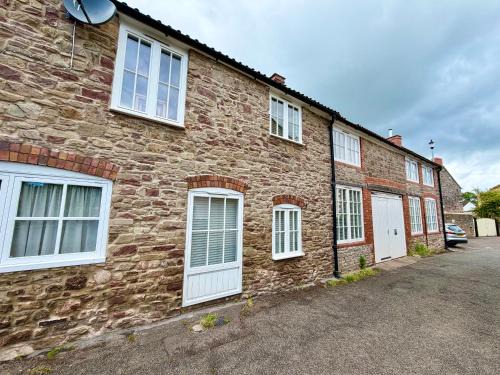 Thornbury House | The Old Stables -5 min from M5, J14