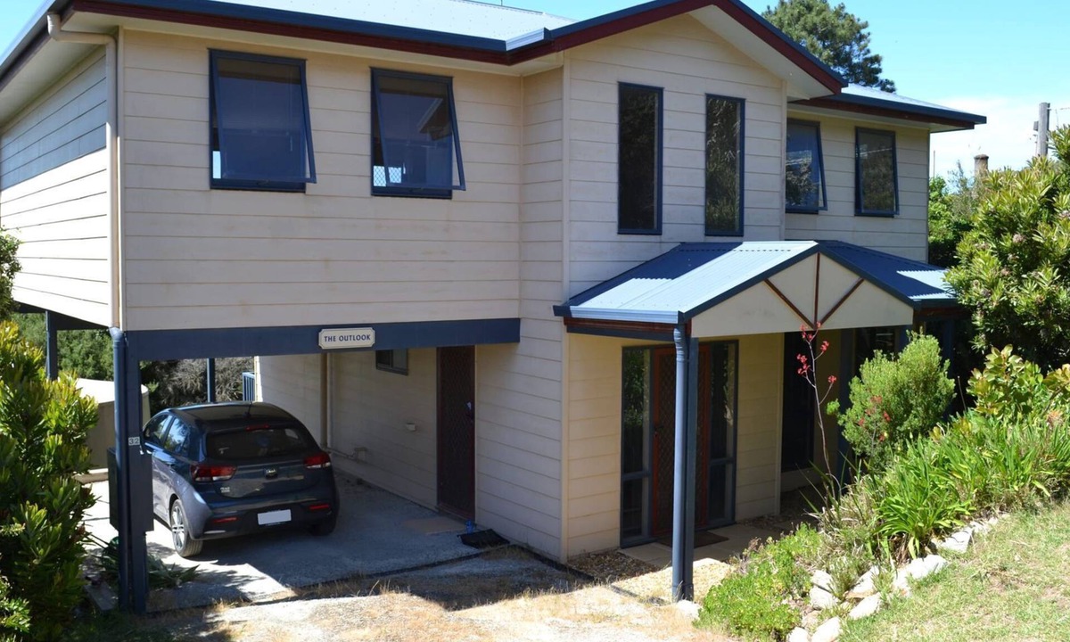 Venus Bay House | The Outlook - lovely house is located in the Second Estate of Venus Bay.