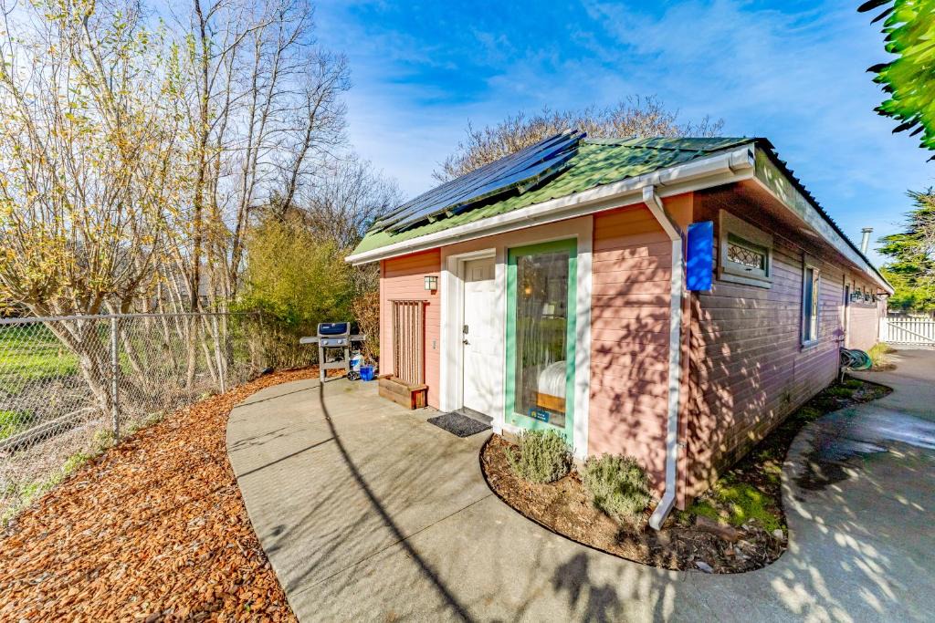 Ferndale House | The Pool House